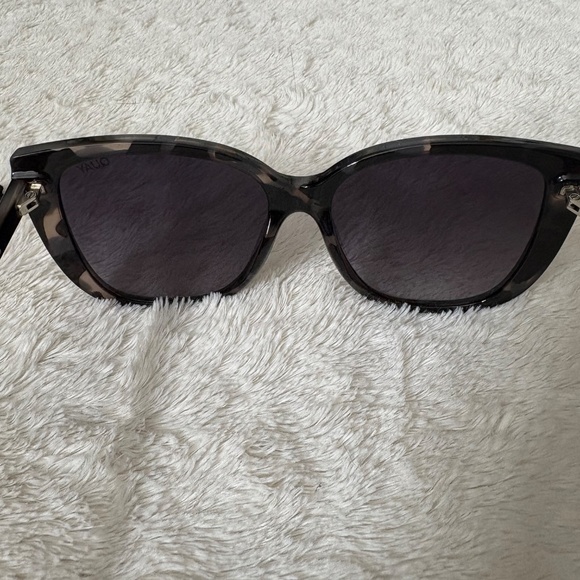 Quay Australia Ever After Sunglasses - Picture 6 of 7